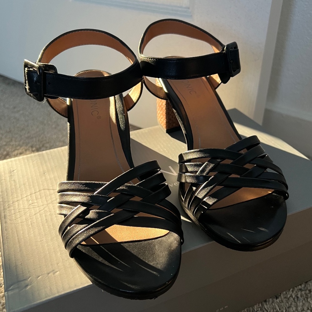 VIONIC Papaya Peony Heel- Black, Size 8